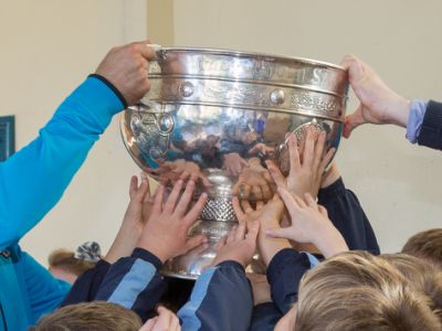 Sam Maguire visits Scoil San Treasa