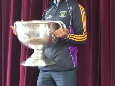 Cian O'Sullivan visits Scoil San Treasa