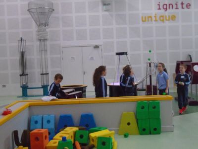 Senior Infants adding to their scientific skills at Explorium